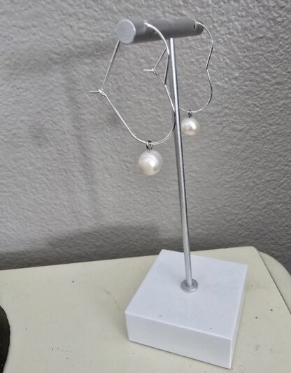 Wire Heart & Fresh Water Pearl Earrings - Image 4